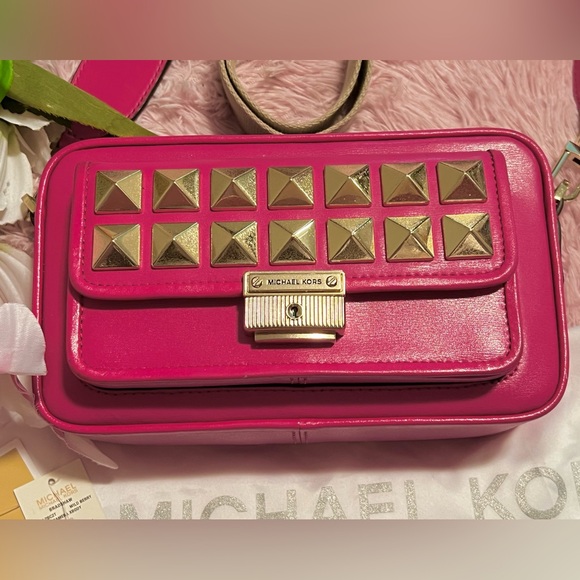 MICHAEL KORS HOT PINK RUNWAY CROSSBODY CAMERA BAG / STUDDED - Picture 3 of 16